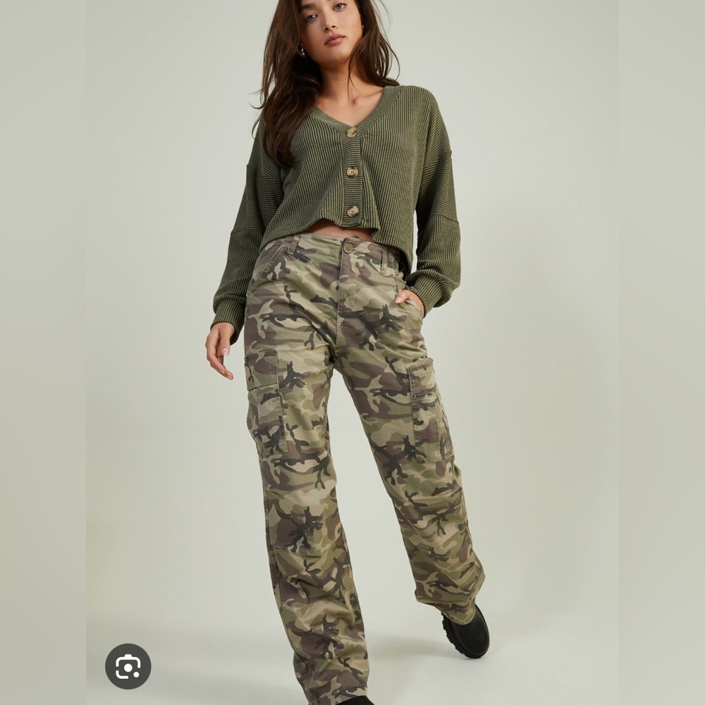Altar’d State Bria Camo Cargo Pant Size Medium